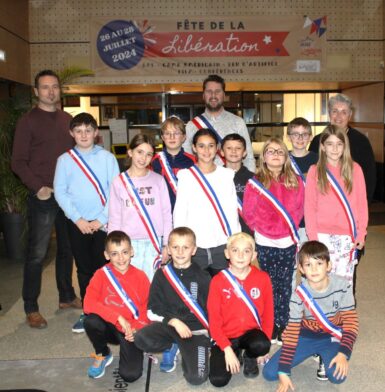Photo de groupe représentant le conseil municipal des enfants